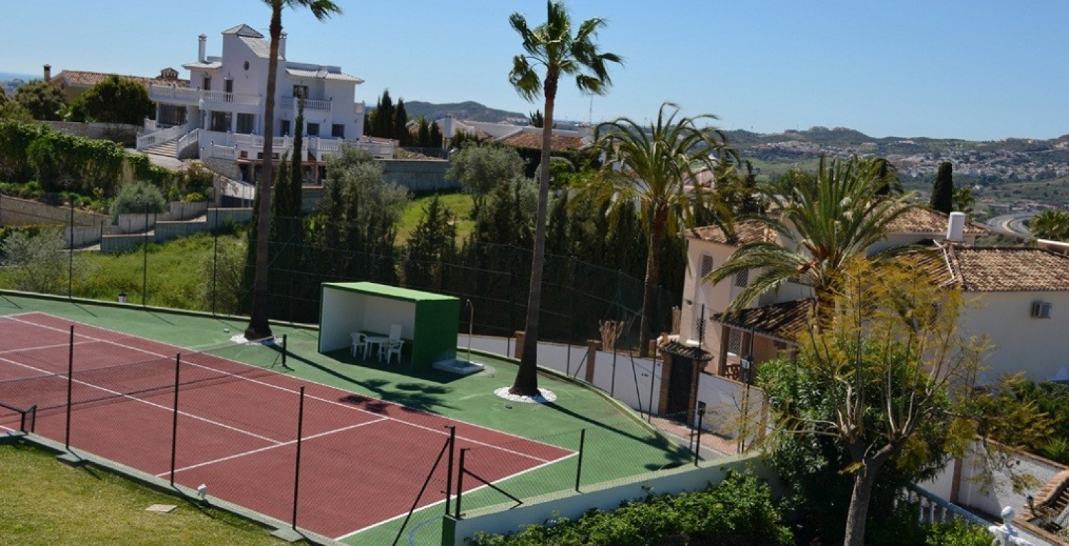 VLA tennis court