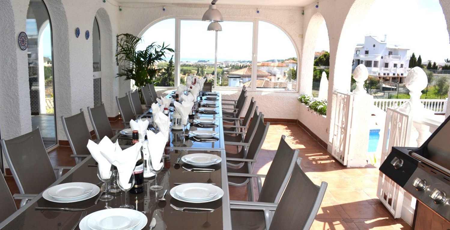 Villa Los Arcos terrace dining