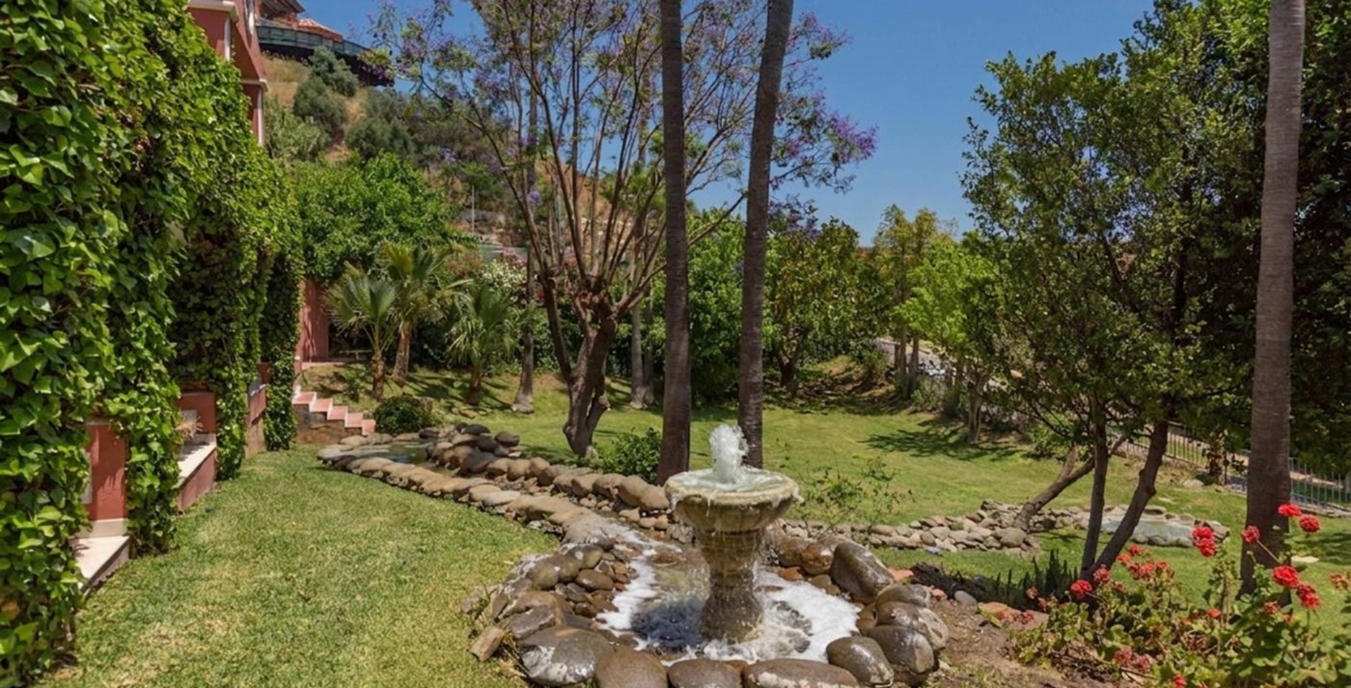 Villa Rado 12 beds – garden water feature