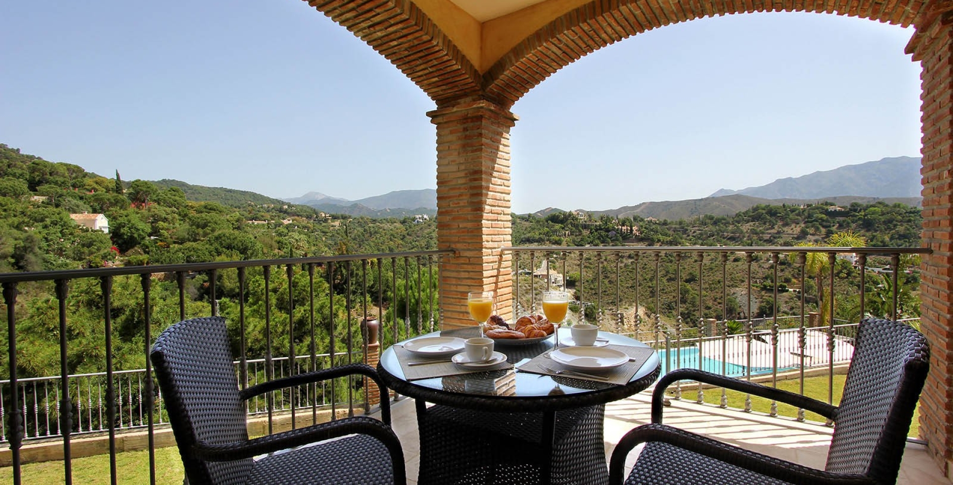 0150-GHF_Bed_Private_Terrace(1)