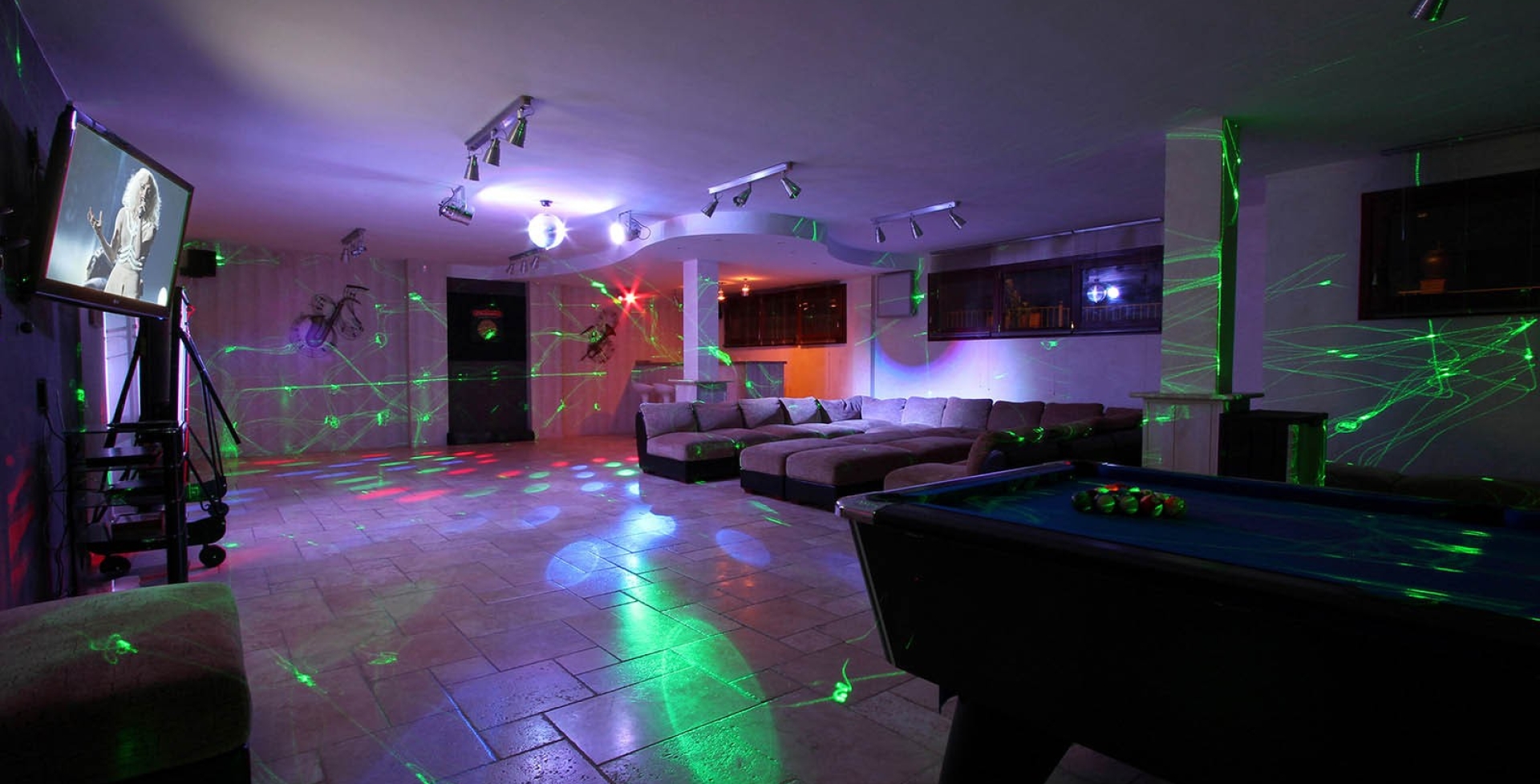 0180-GHF_Large_Entertainment_Room_1(1)