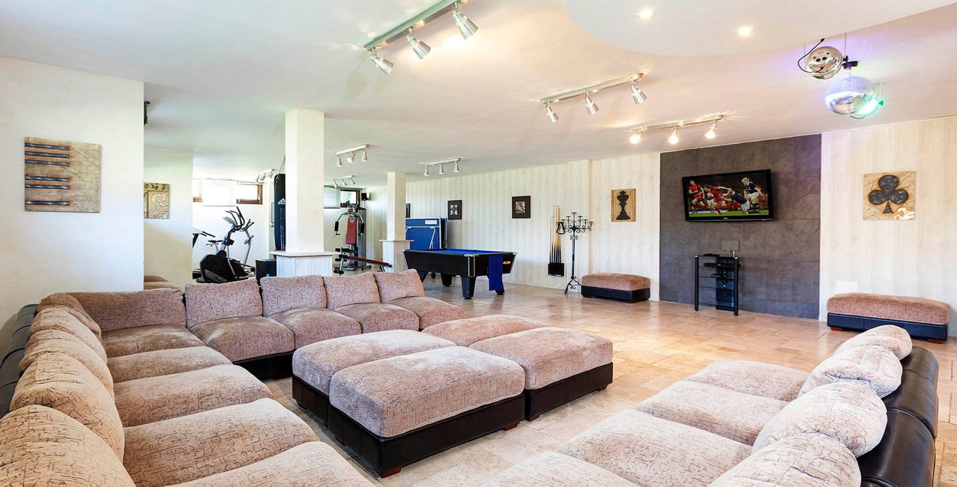 0190-GHF_Large_Entertainment_Room_2(1)