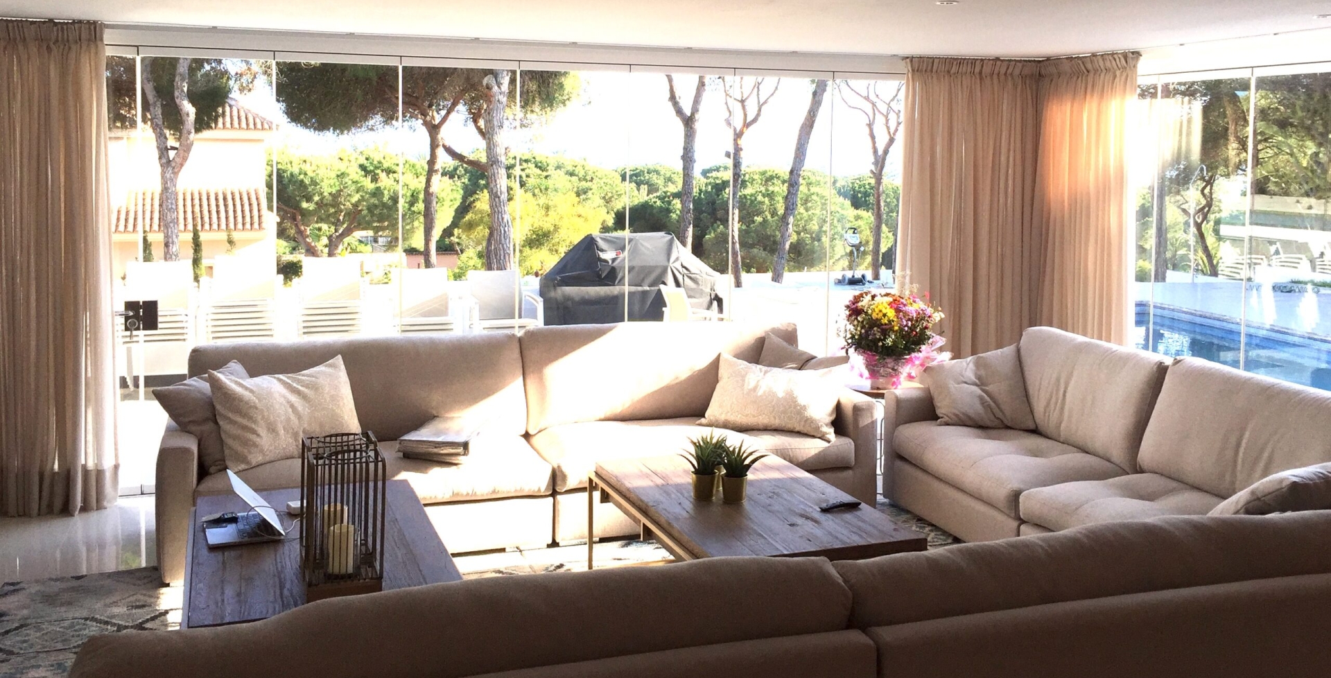 Villa Domino Marbella sleeps 22 – lounge with view