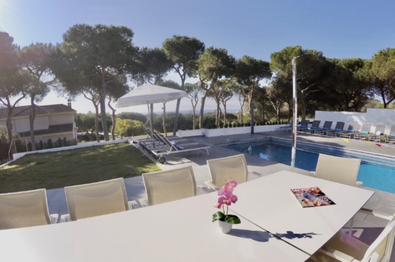 Villa Domino Marbella sleeps 22 – swimming pool