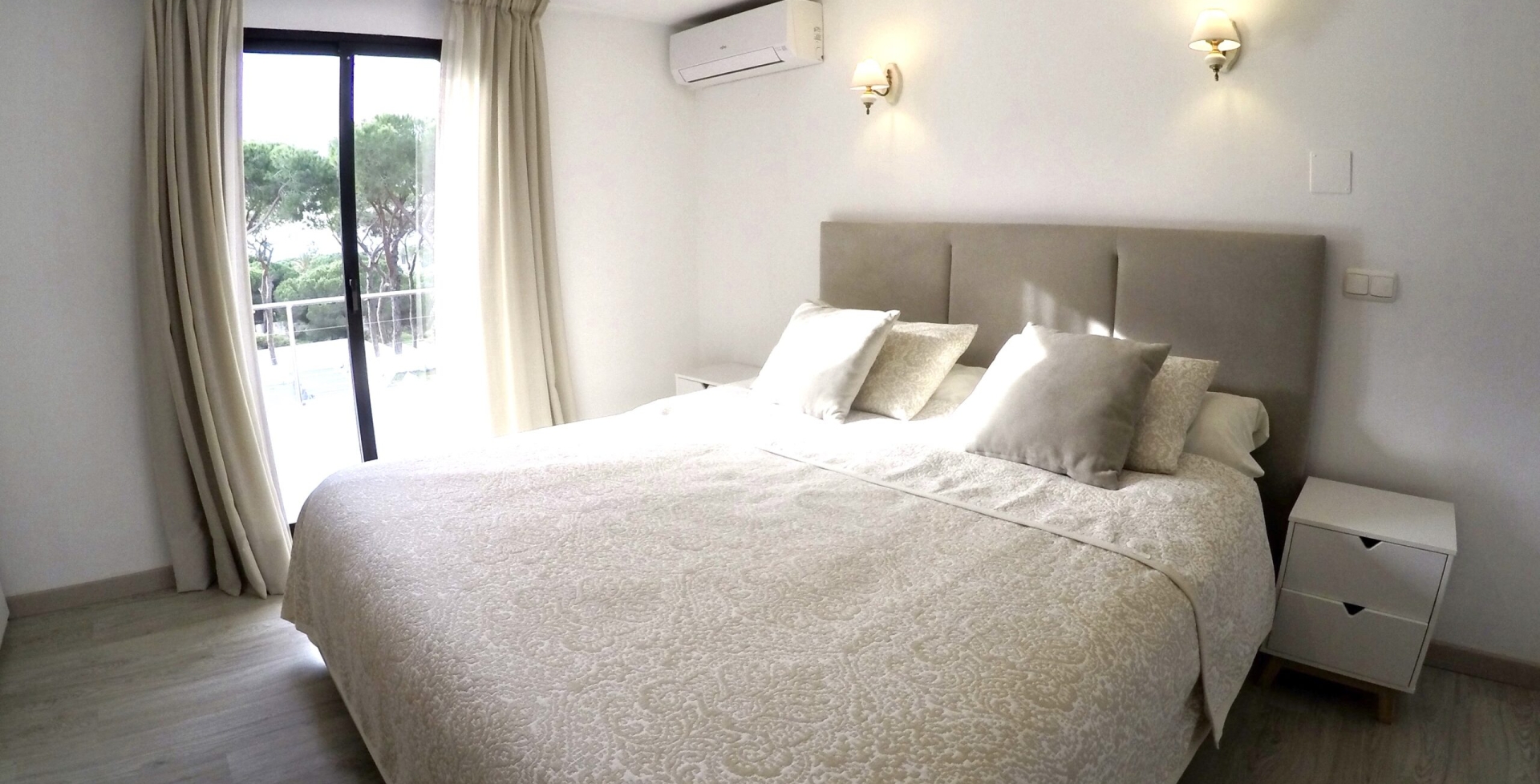 Villa Domino sleeps 22 – bedroom 5