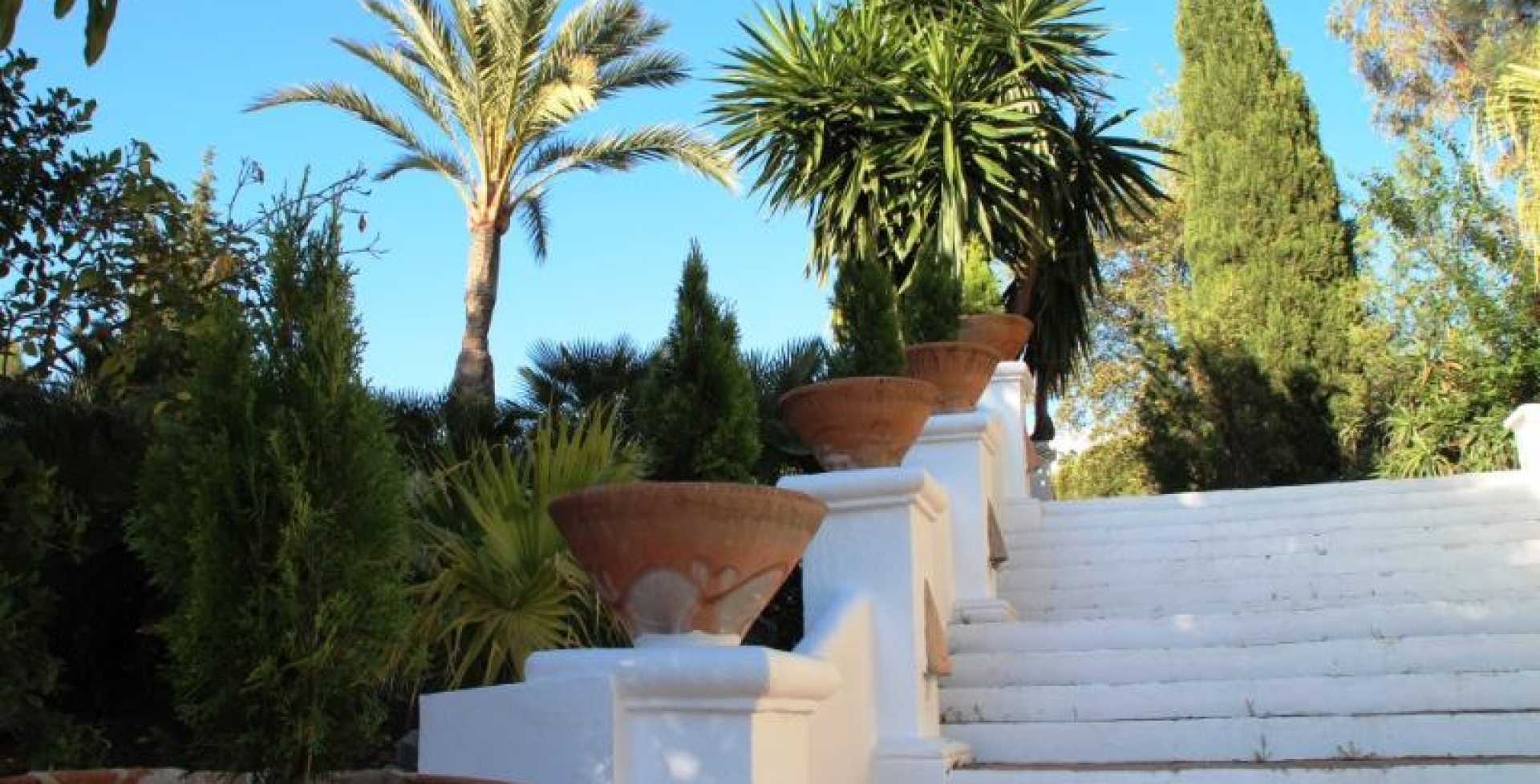Villa LAra garden steps