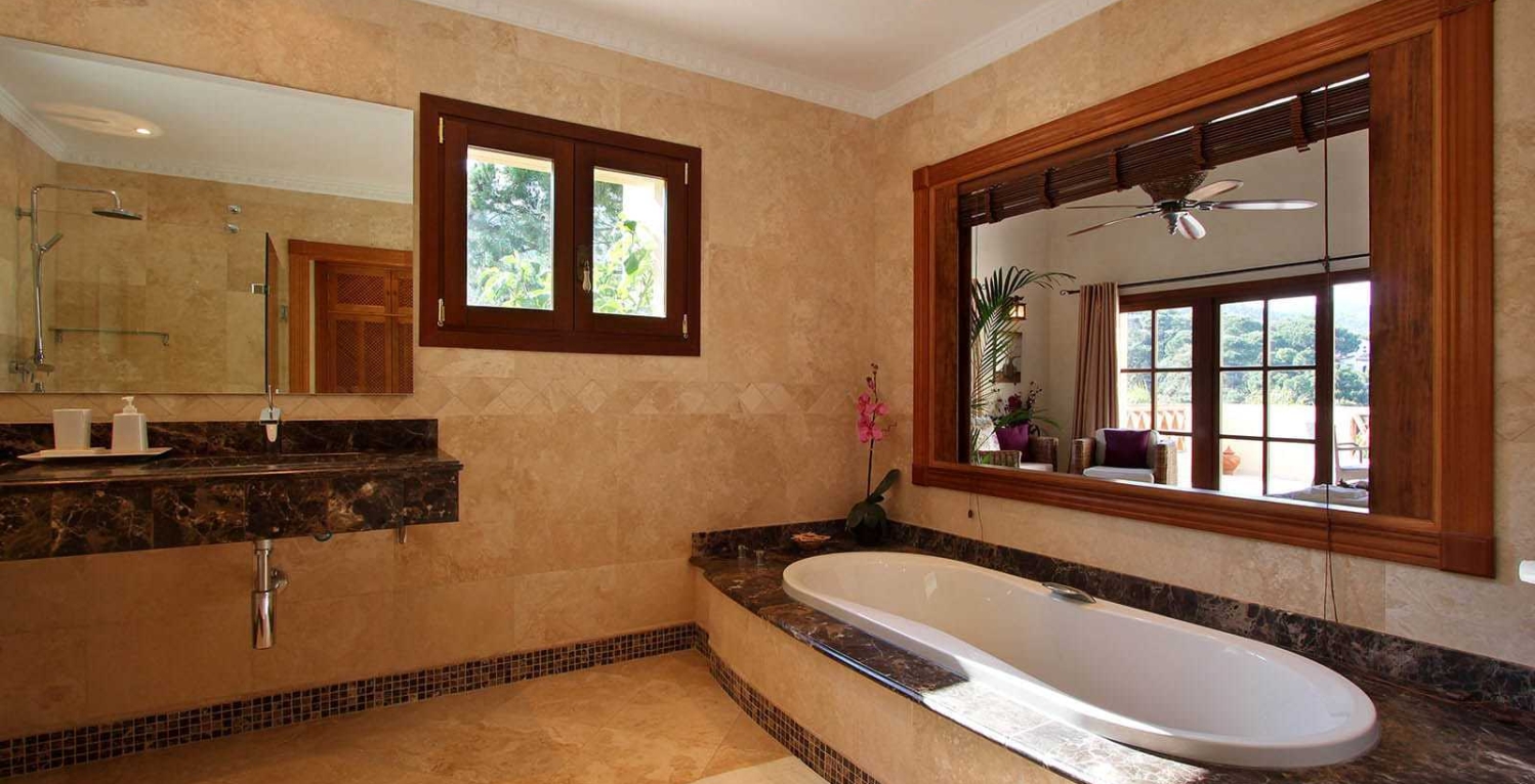 Villa Peto Marbella bathroom