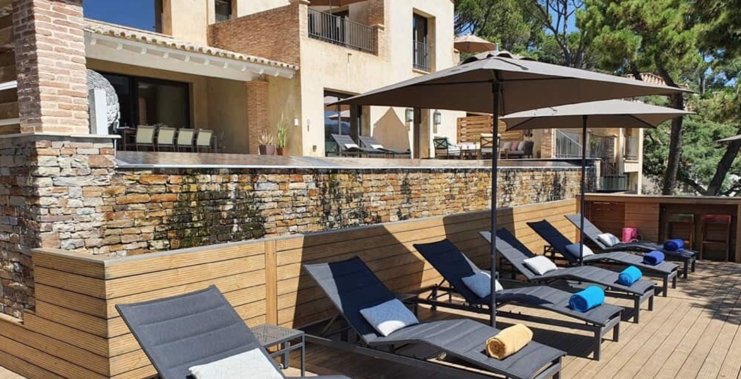 Villa Infinity Marbella designer sun beds