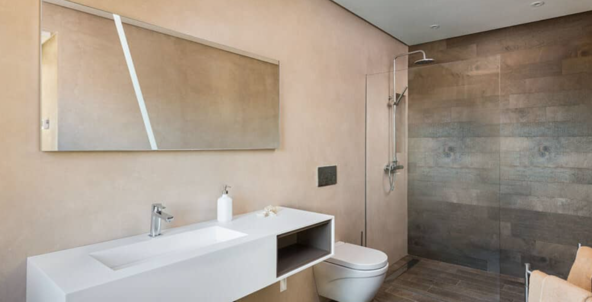 Villa Infinity Marbella modern bathroom