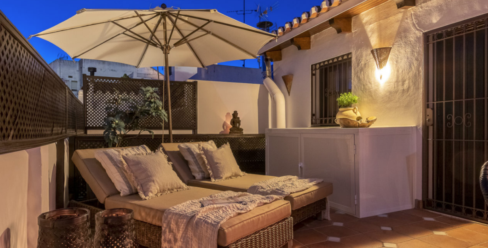 Marbella Townhouse holiday rental rooftop sunloungers