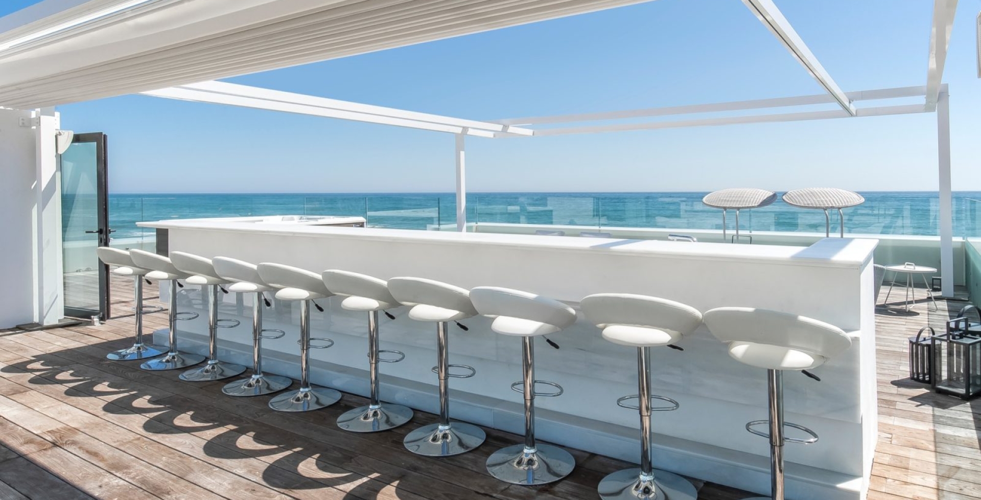 Beach House Marbella 6 bedrooms bar with a view