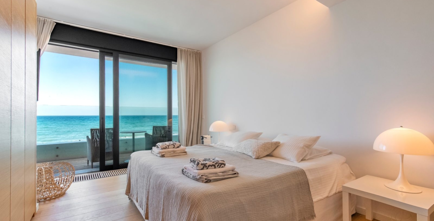 Beach House Marbella 6 bedrooms doubel bedrooms with sea views
