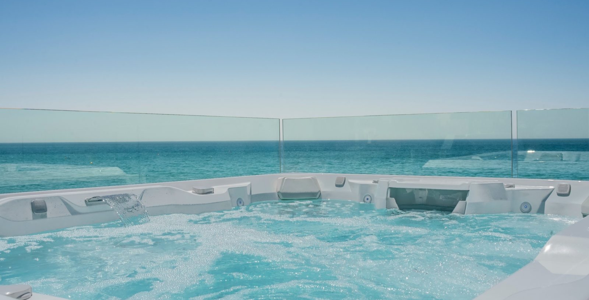 Beach House Marbella 6 bedrooms jacuzzi with a view