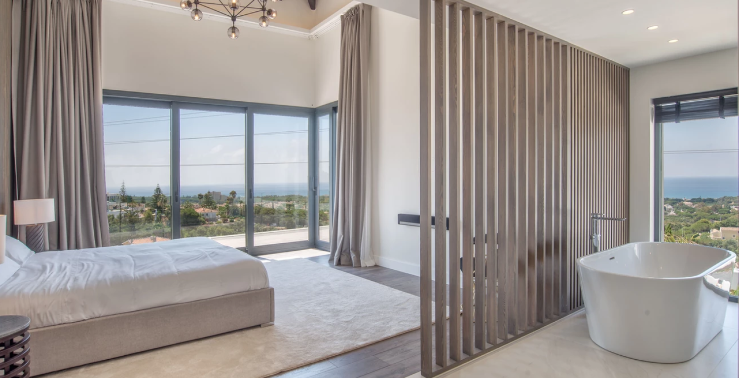 VILLA SUN 7 bedrooms Marbella holiday rental luxury master with tub