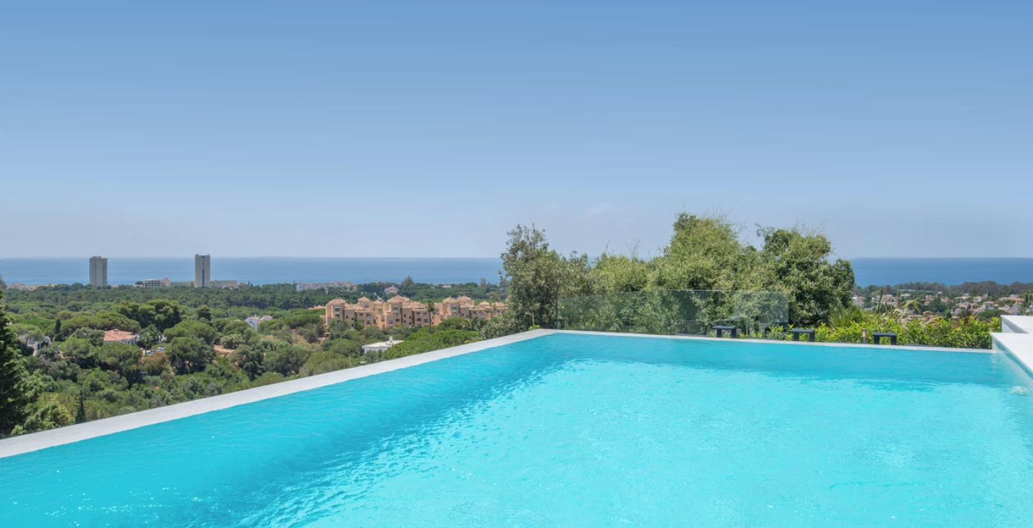 VILLA SUN 7 bedrooms Marbella holiday rental pool with lovely sea views