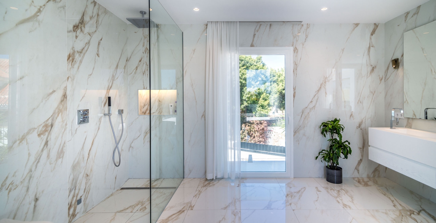 VILLA TORRE Marbella rental stunning bathrooms