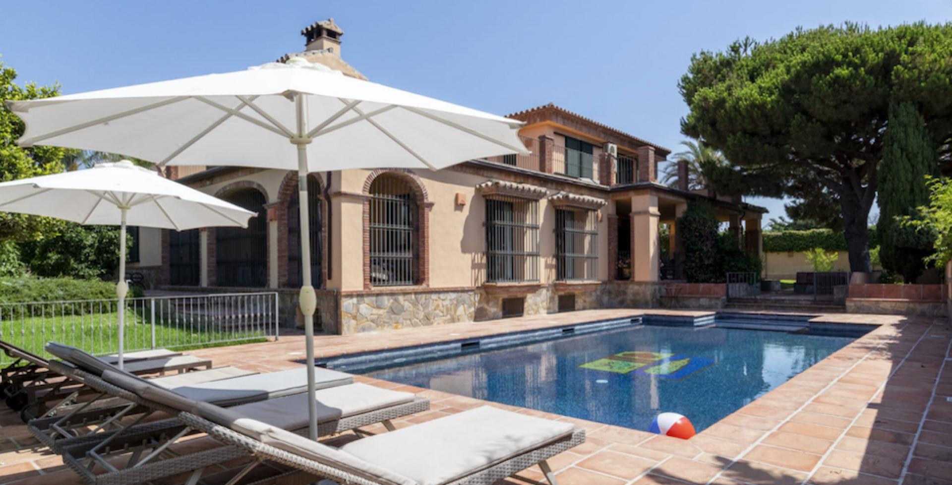 Villa Amora pool 2
