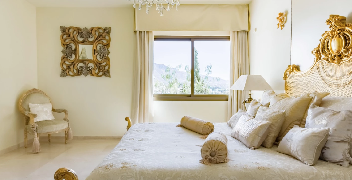 Villa Exce Marbella 7 bedrooms cream bedroom