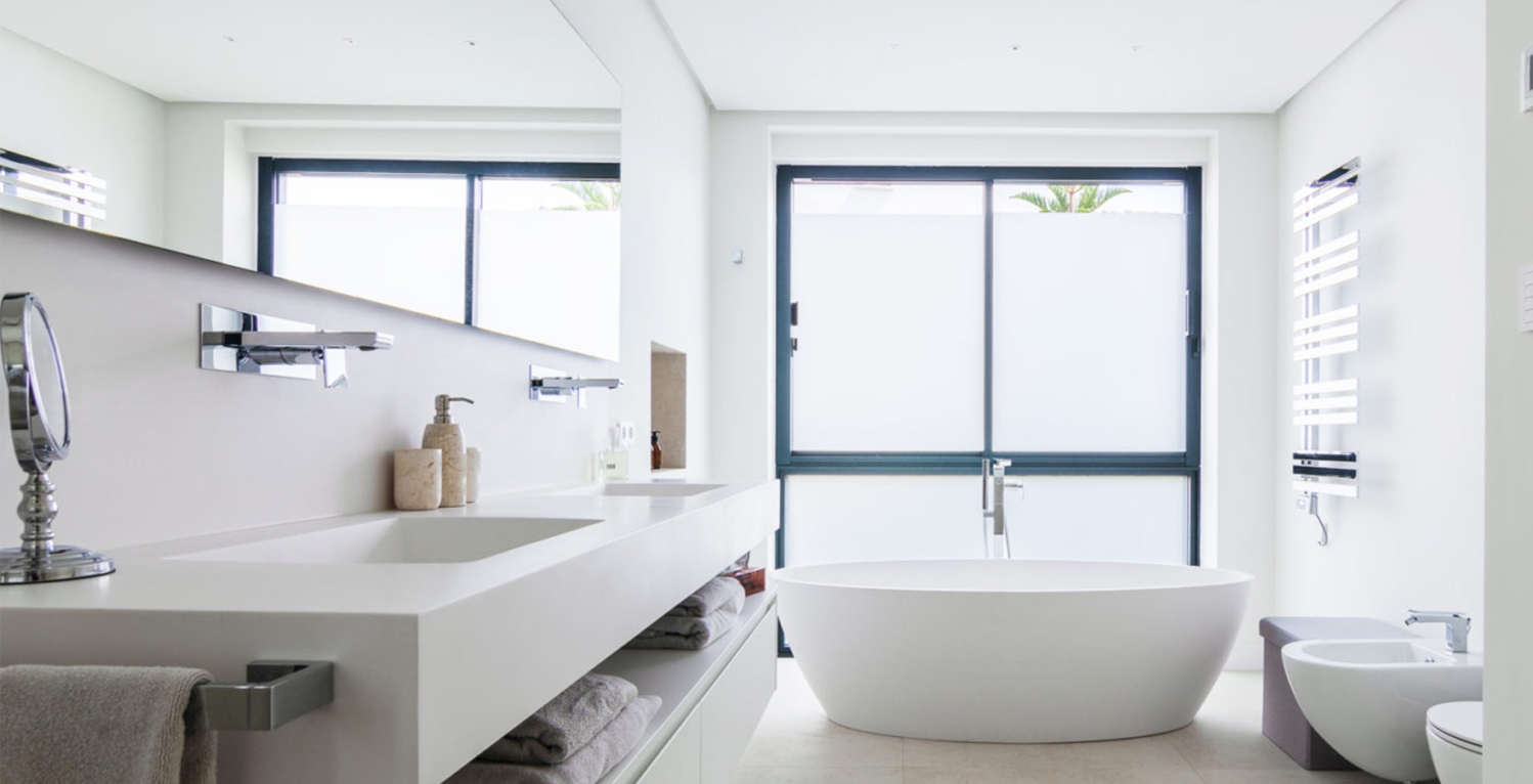 Villa G Marbella luxury bathroom with tub