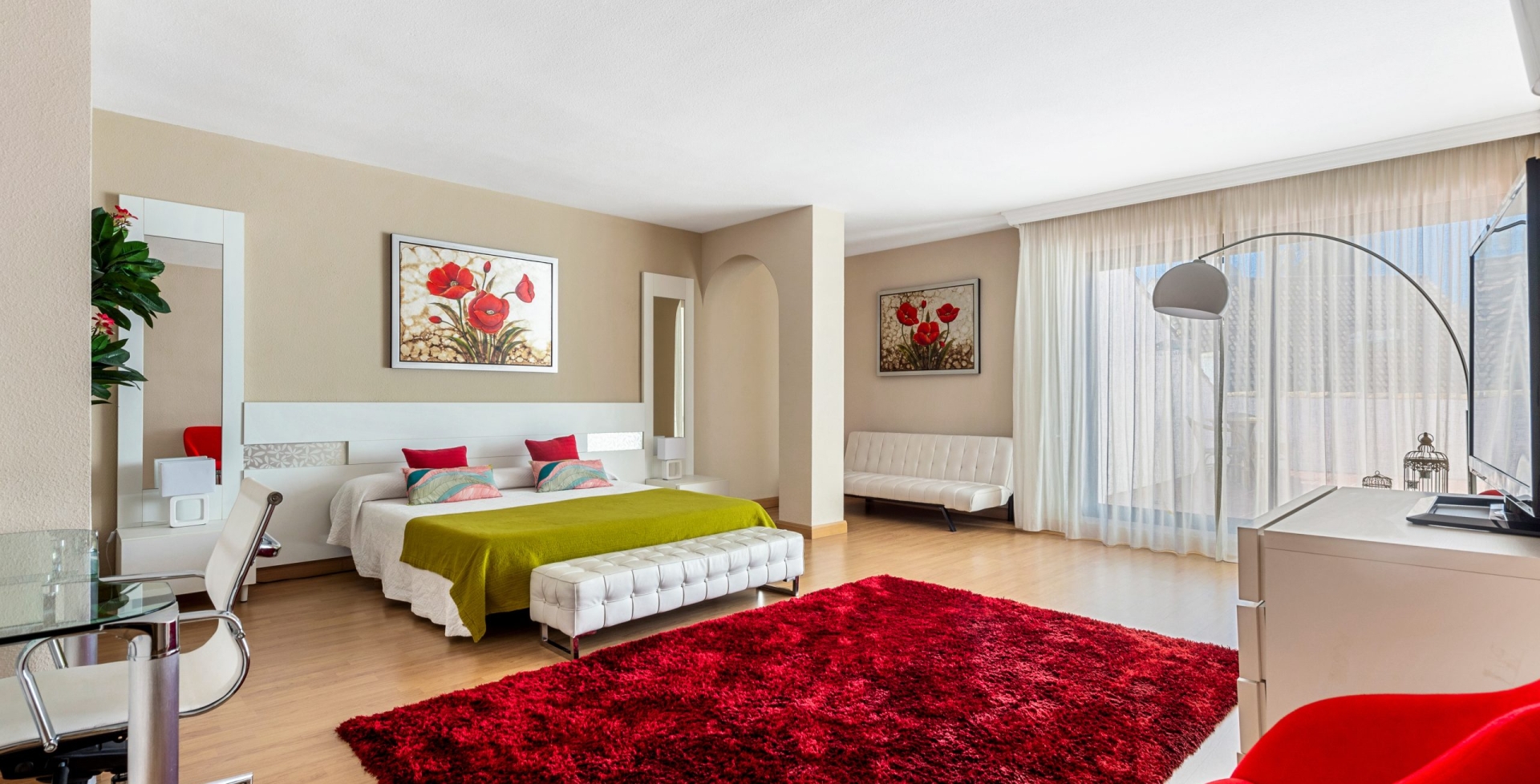 Villa Mar 11 red double bedroom