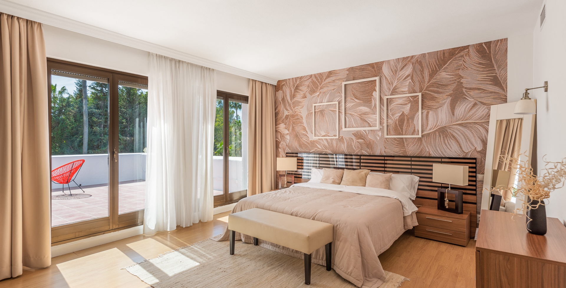Villa Mar 13 Marbella superb large bedroom with private terrace