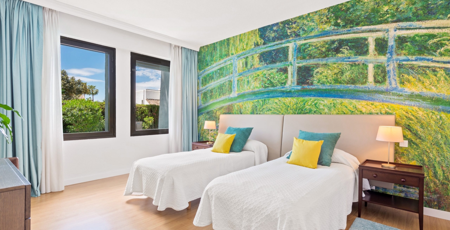 Villa Mar 7 Marbella rental feature wall twin bedroom