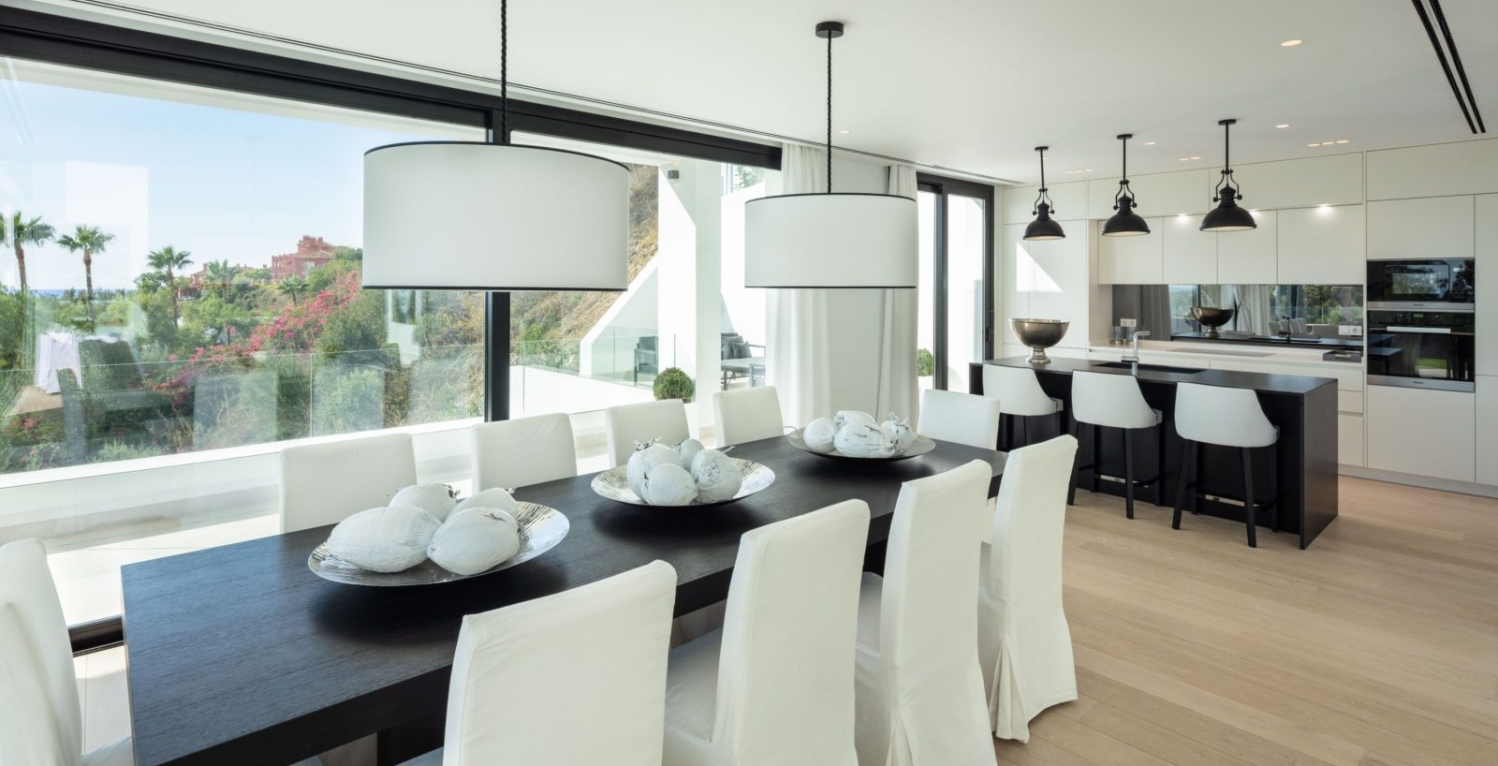 Villa Marleo 4 bedroom luxury dining kitchen