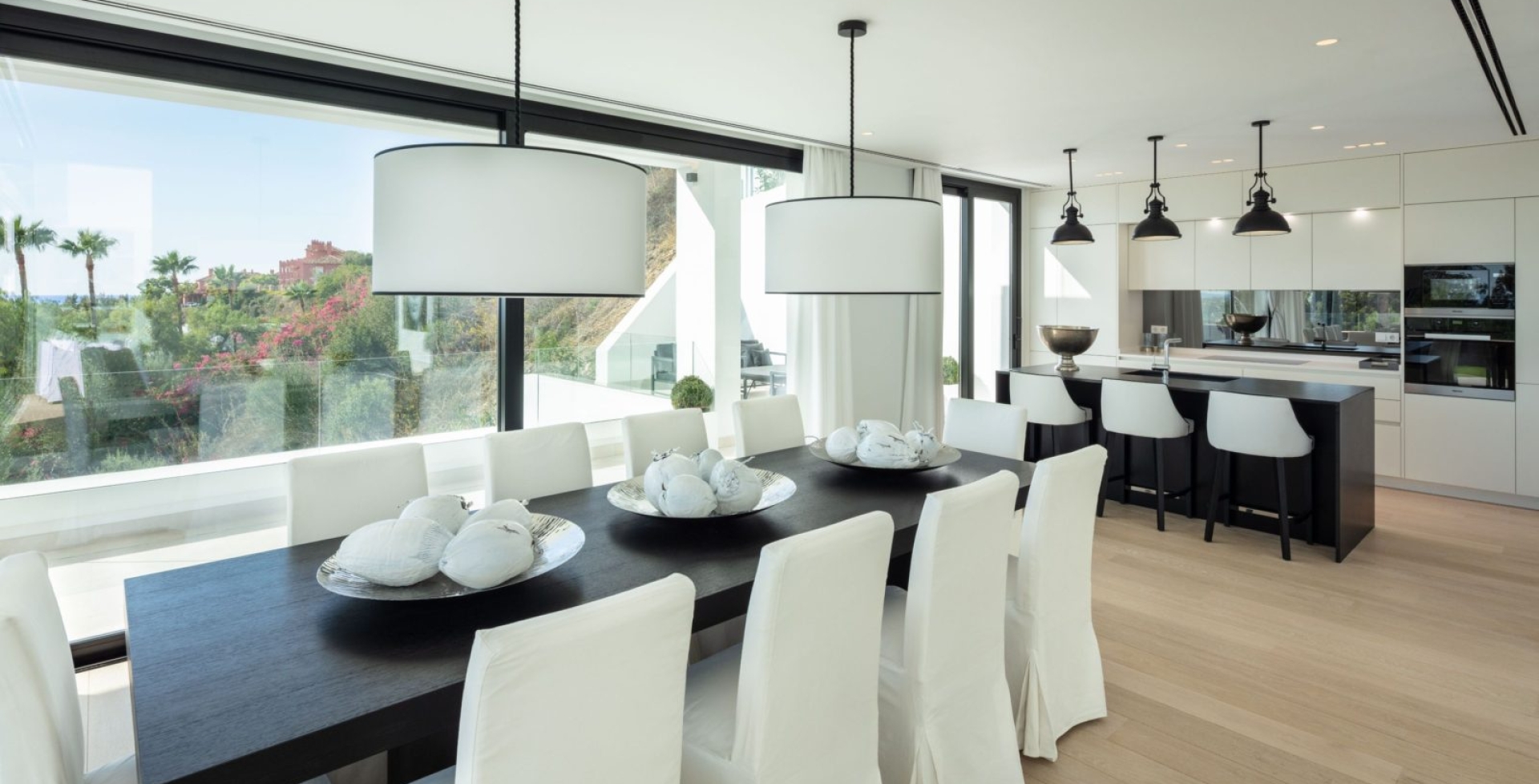 Villa Marleo 4 bedroom luxury dining kitchen