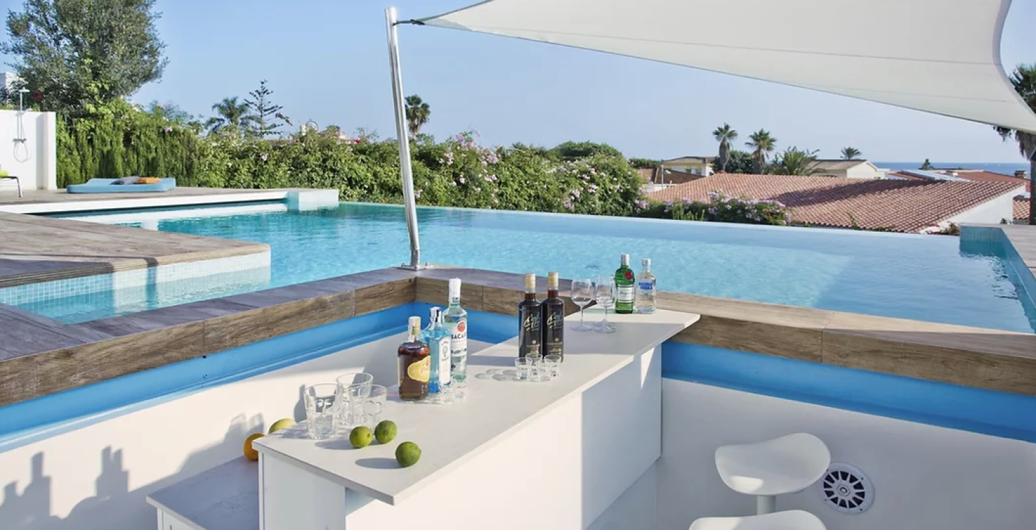 Villa Seaview Marbella 8 bedrooms in pool bar