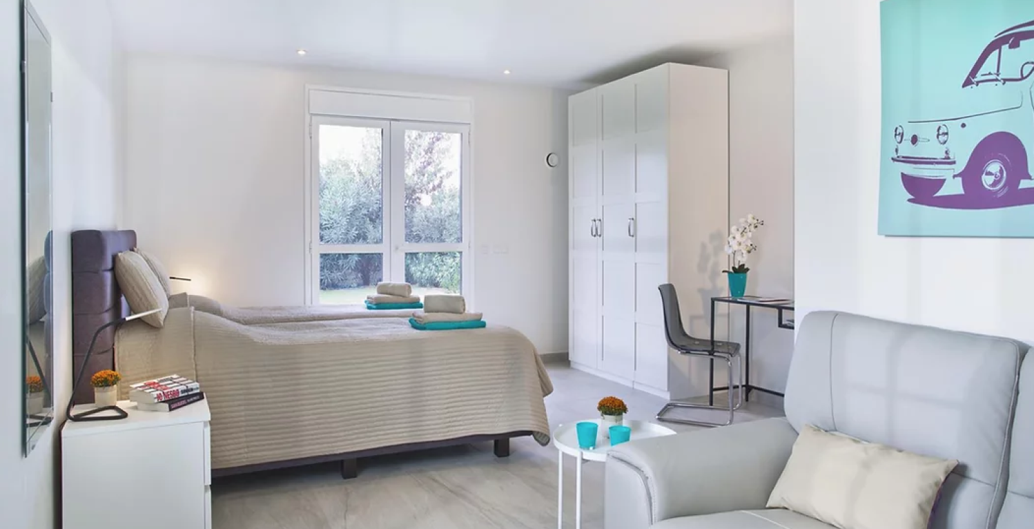 Villa Seaview Marbella 8 bedrooms turquoise bedroom