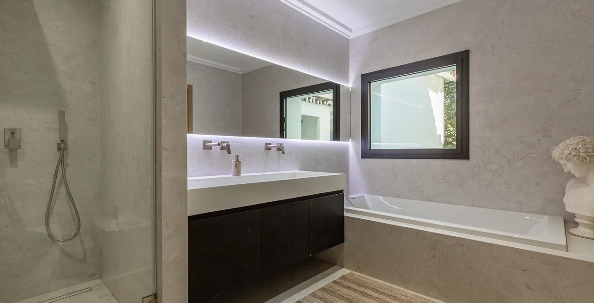Villa Soul 6 bedroom luxury villa Marbella luxury bathrooms