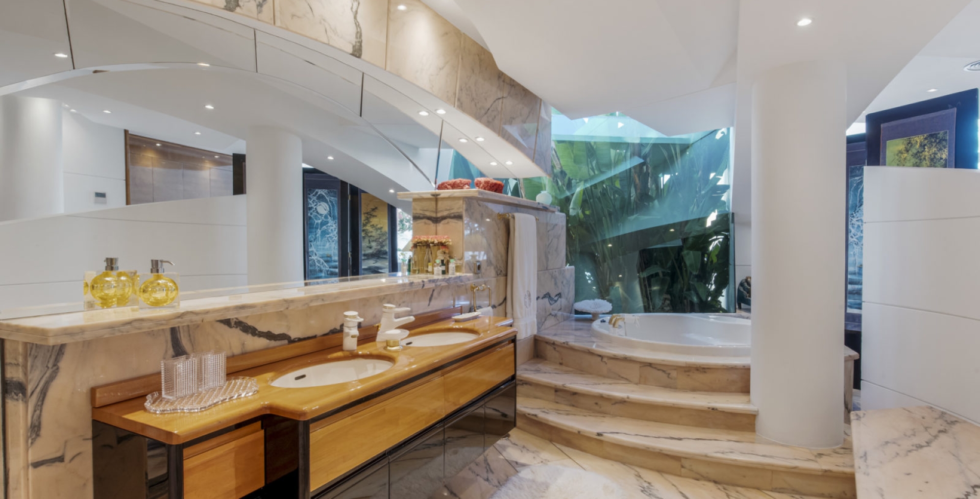 Villa Star Marbella 7 bedrooms superb en suite with sunken bath