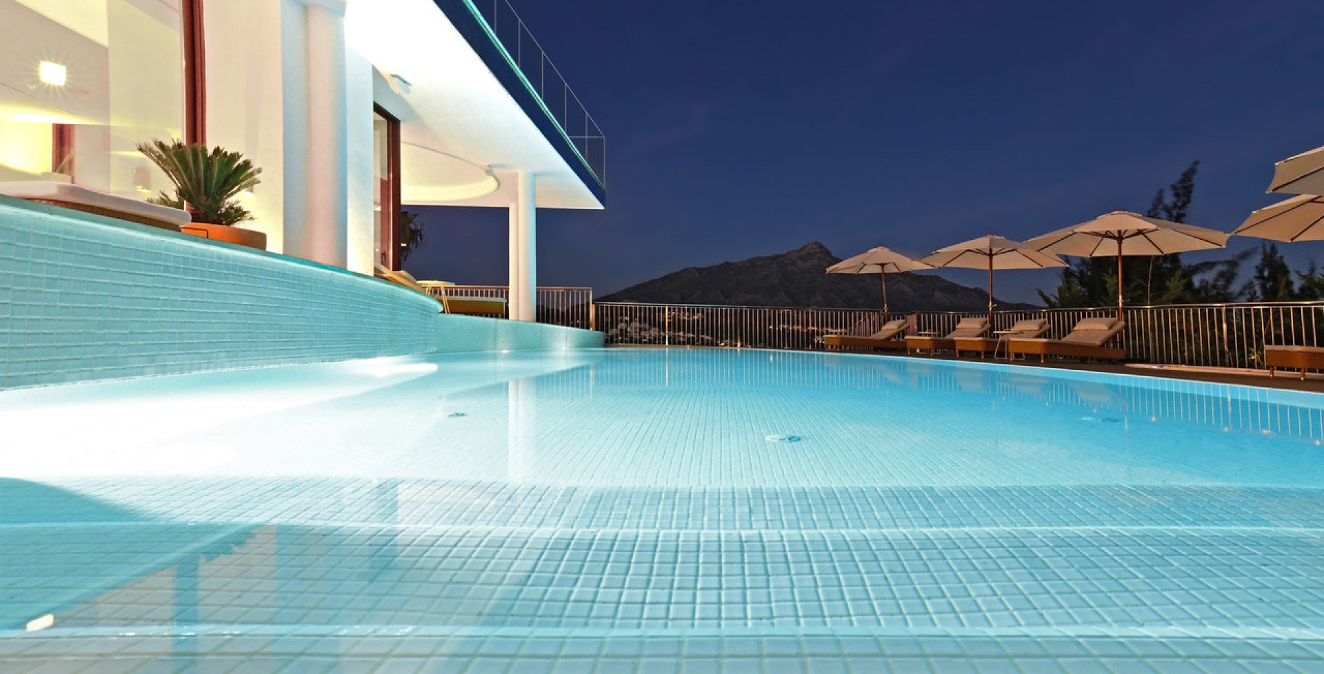 Villa Suena 7 bedroom-pool-lit-up