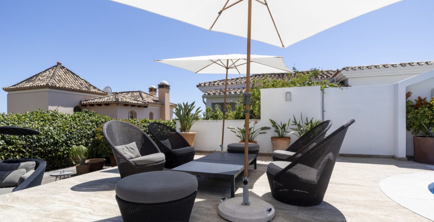Villa Carde 6 bedroom-poolside seating