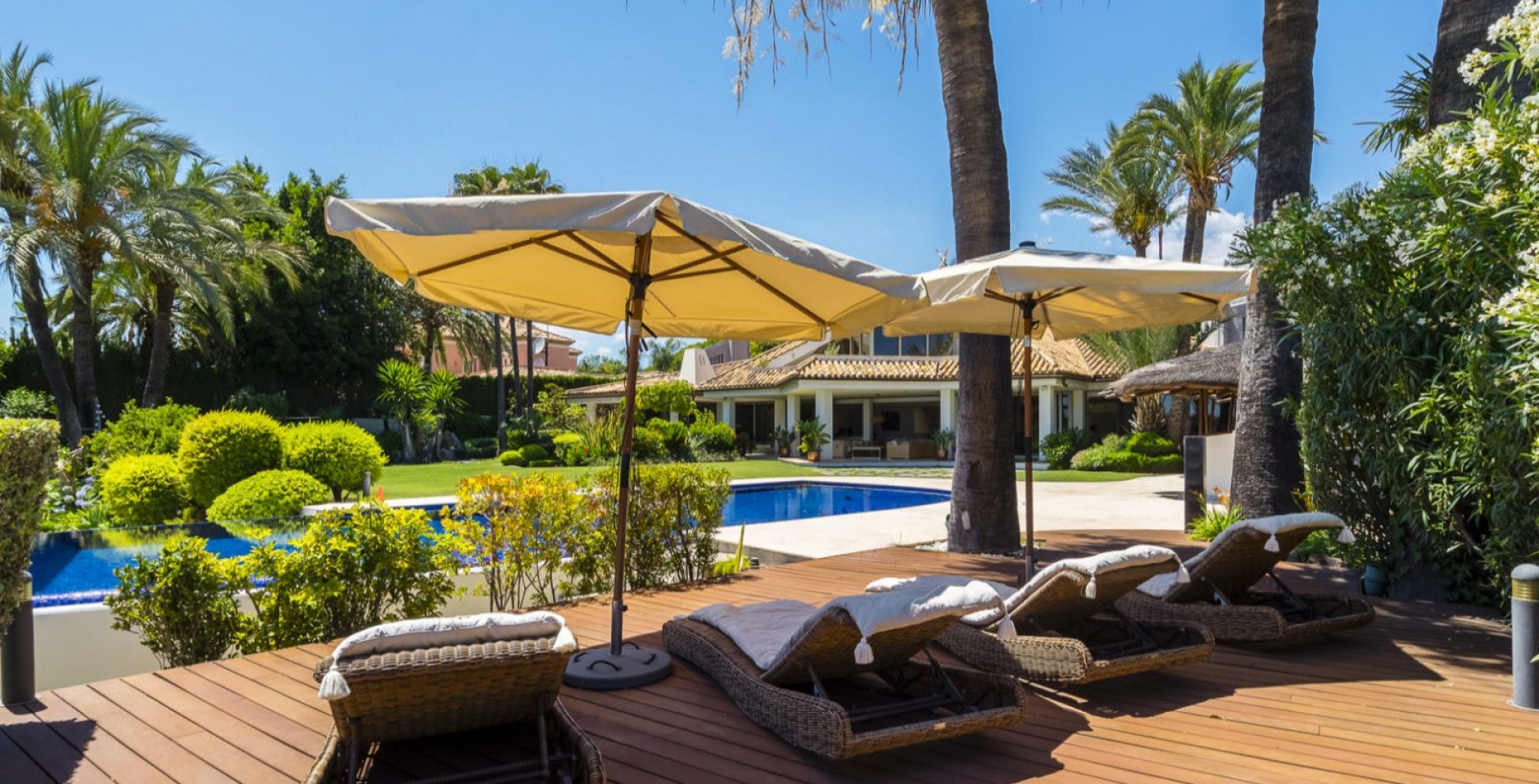 Villa Mali 6 bedroom-pool-terrace2
