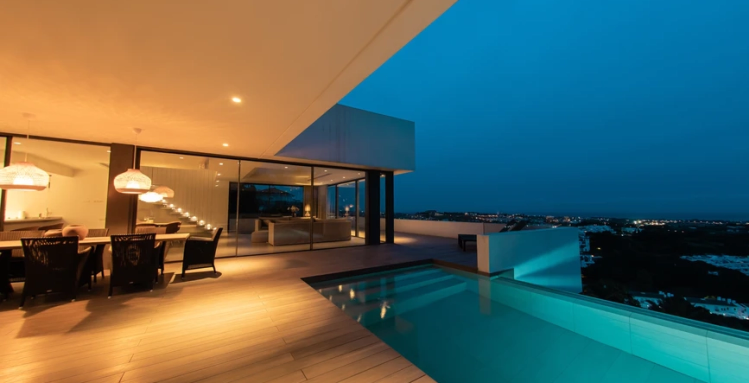 Villa Madi 4 bedroom – pool-at-night