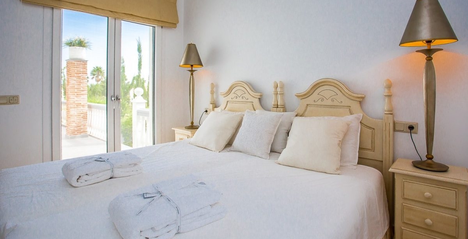 Villa Kas 6 bedroom holiday rental golf Marbella bedroom 3
