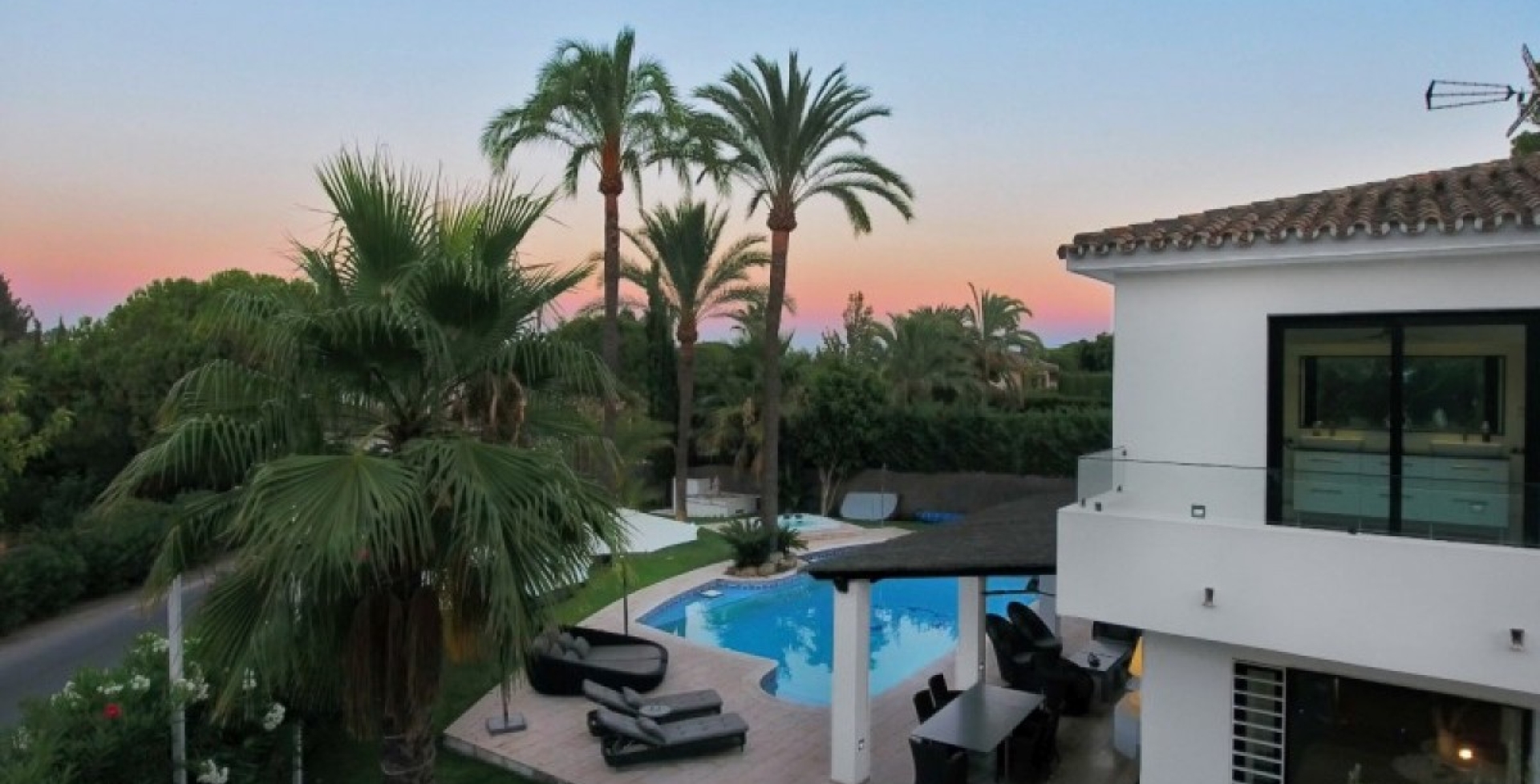 Villa Nueva Marbella luxury holiday villa 5 bedrooms sunset