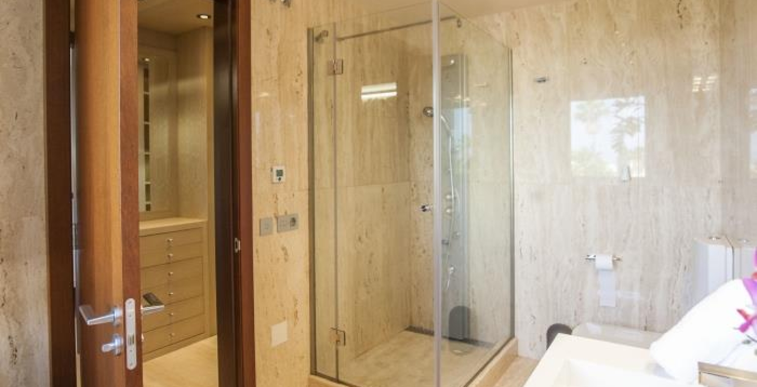 Luxapart2 – 3 bedroom – shower