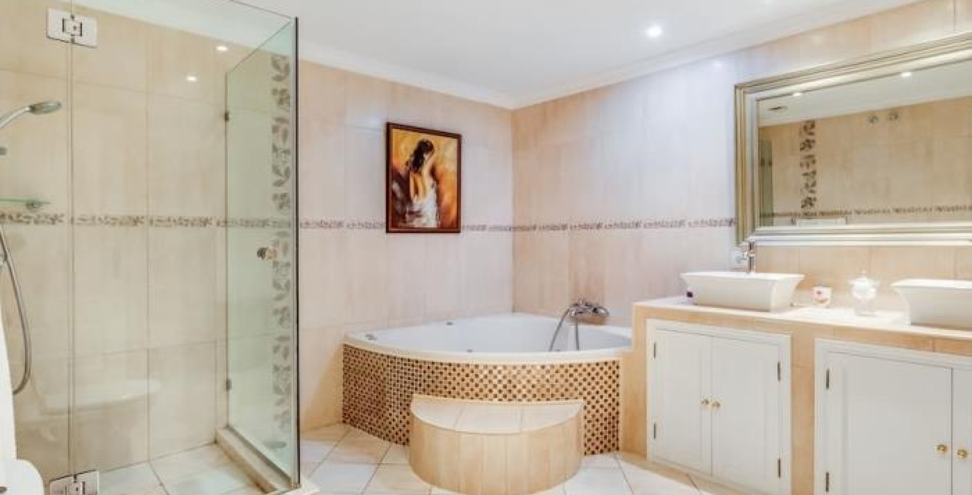 Villa Marbesa 8 bedroom – corner-bathroom