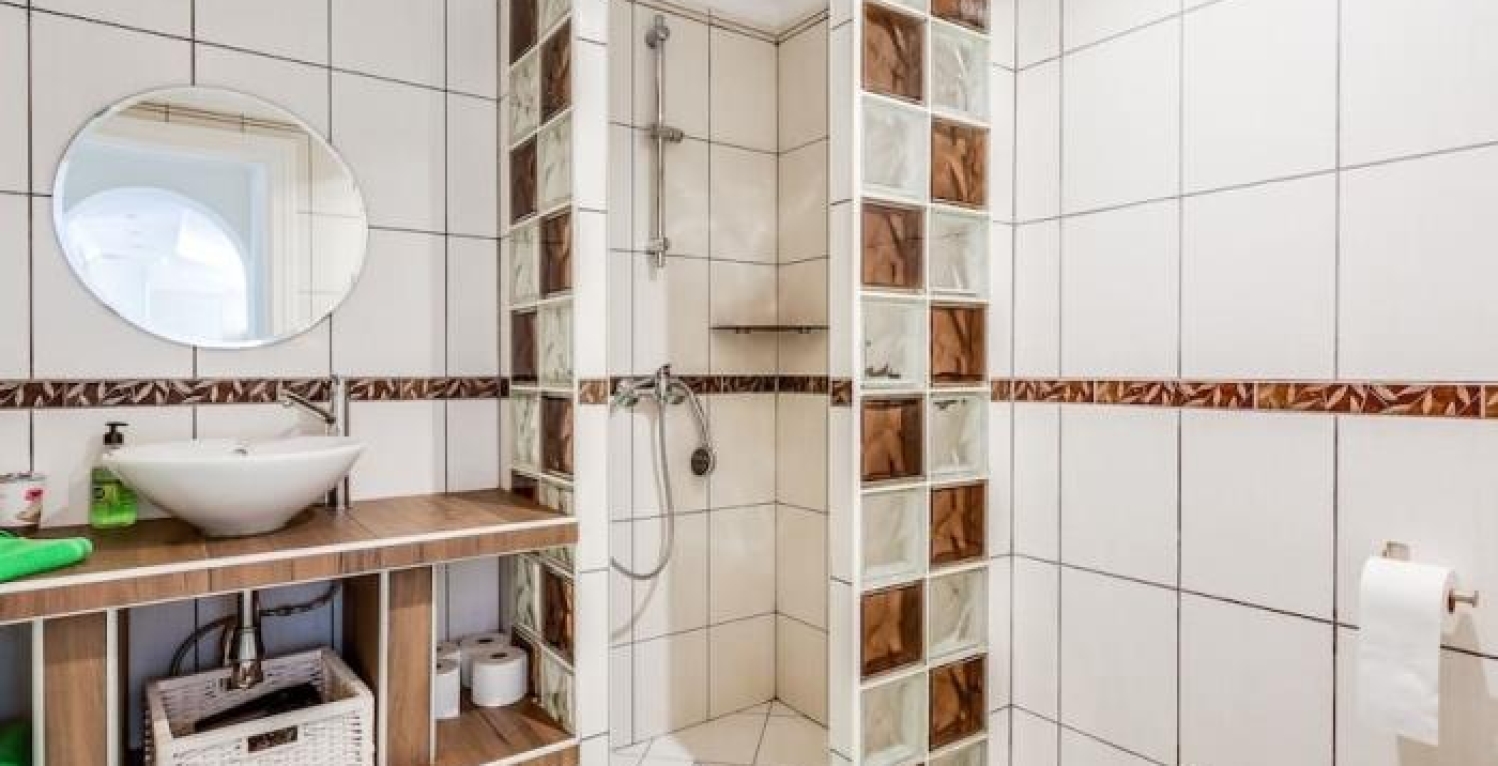 Villa Marbesa 8 bedroom – shower