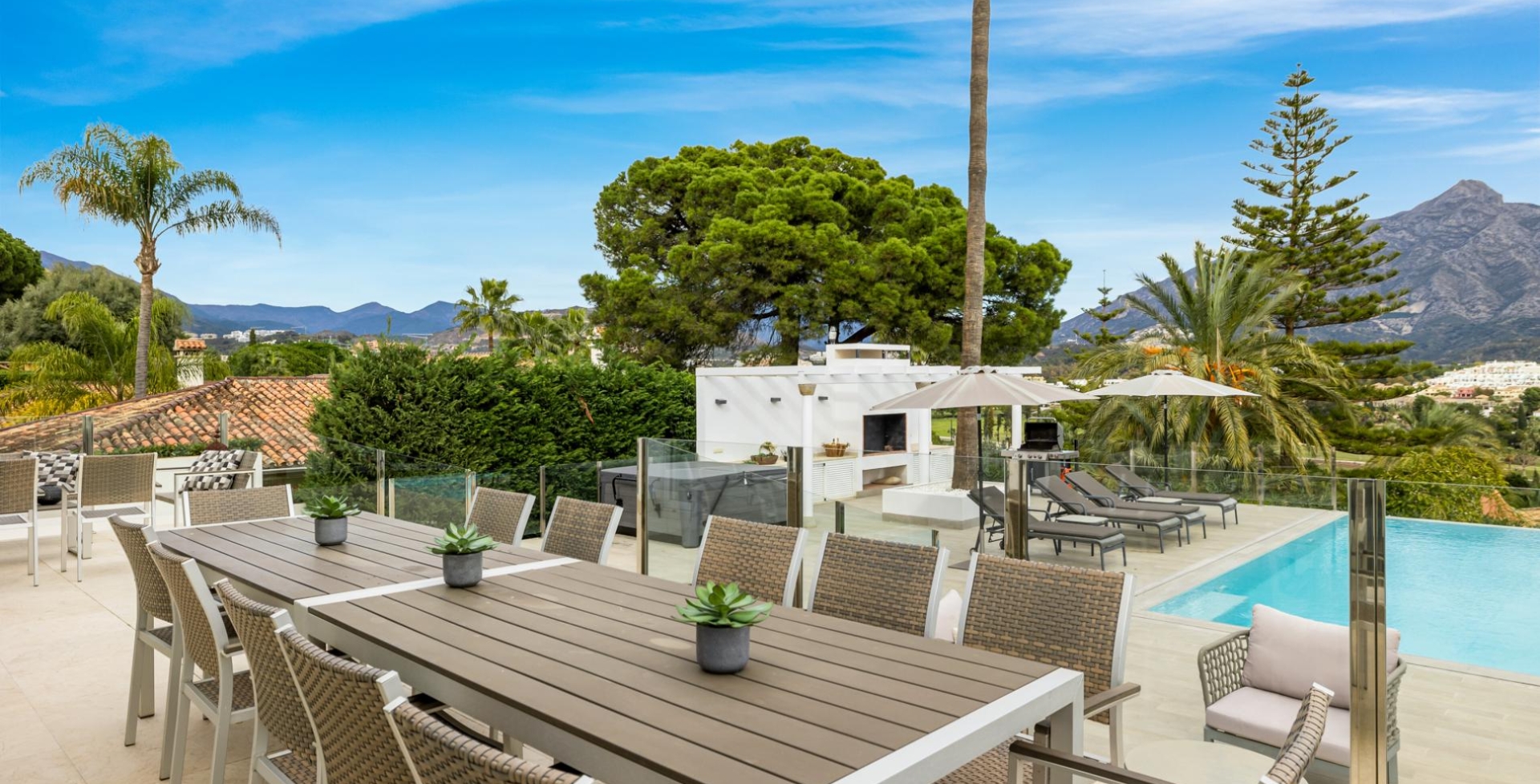 Villa Miramar 5 bed – dining-terrace2