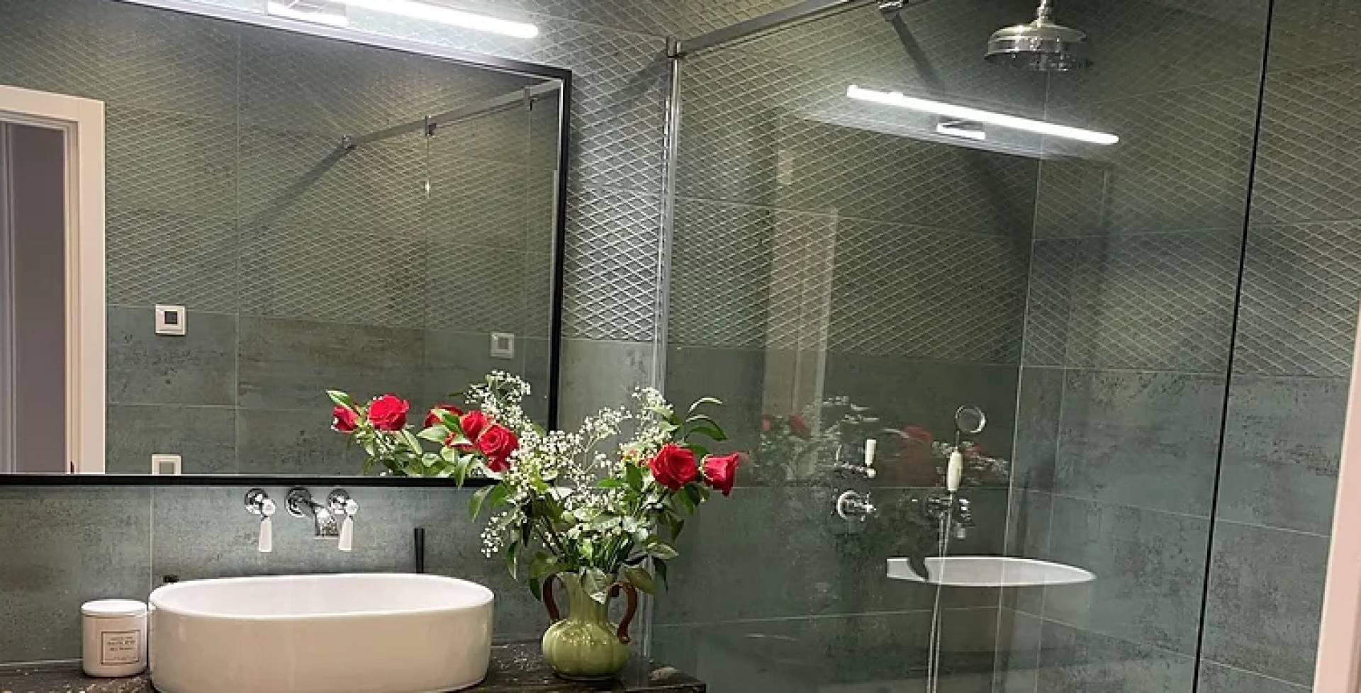Villa Rosa Marbella shower bathroom