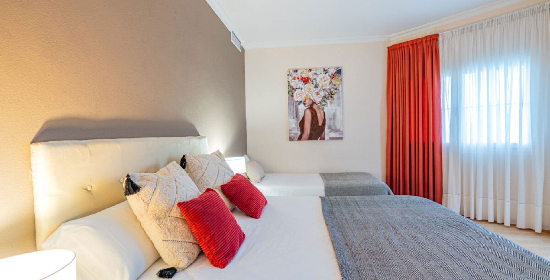 villa rio red bedroom