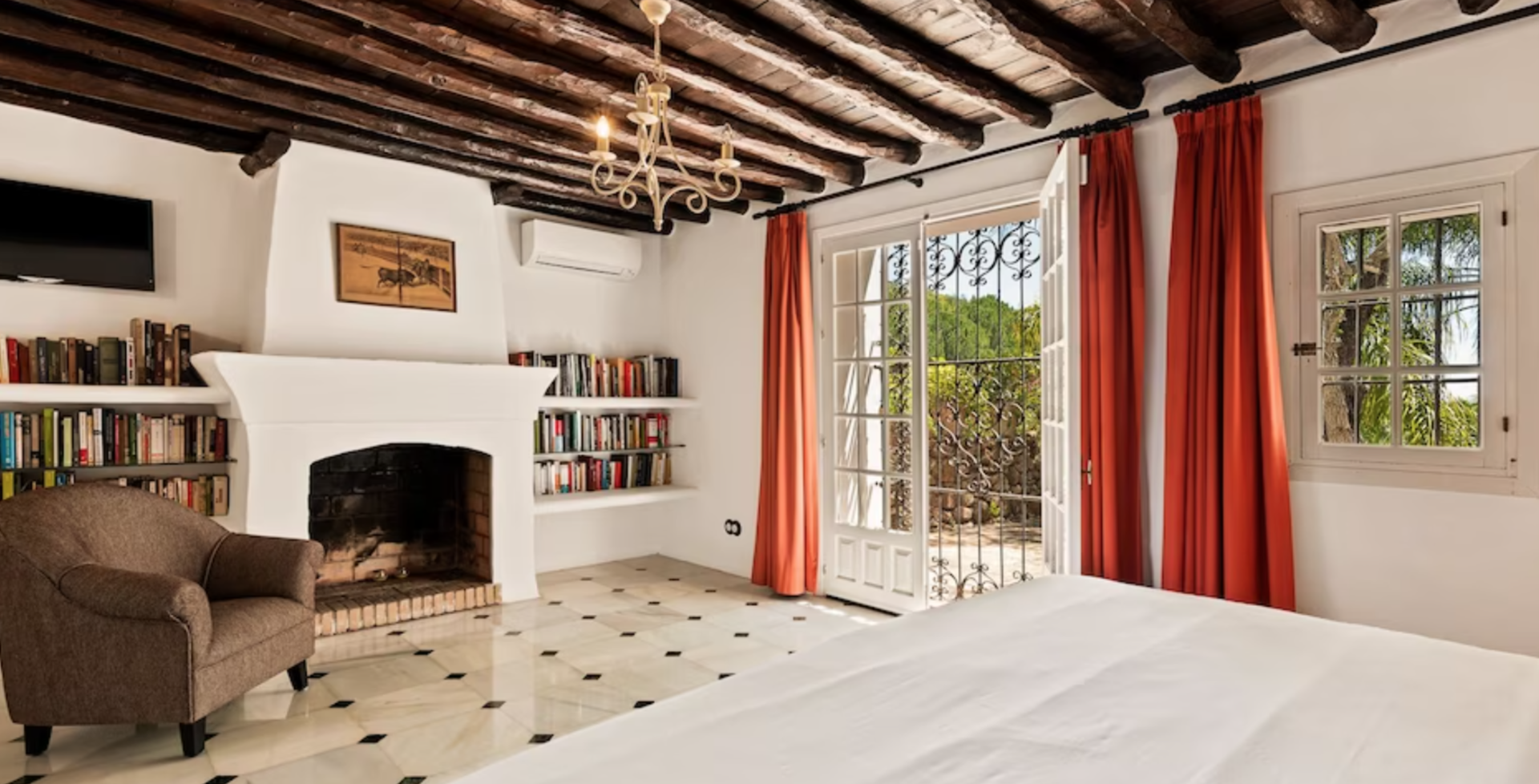Cortijo-huge-bedroom