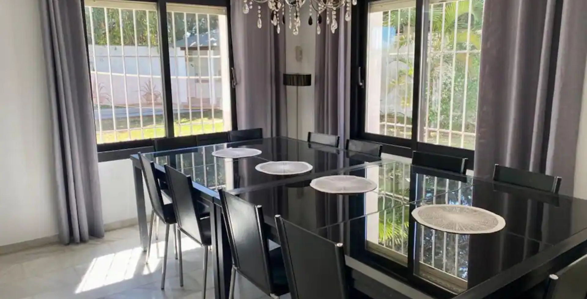 Villa-Vee10bed – interior-dining