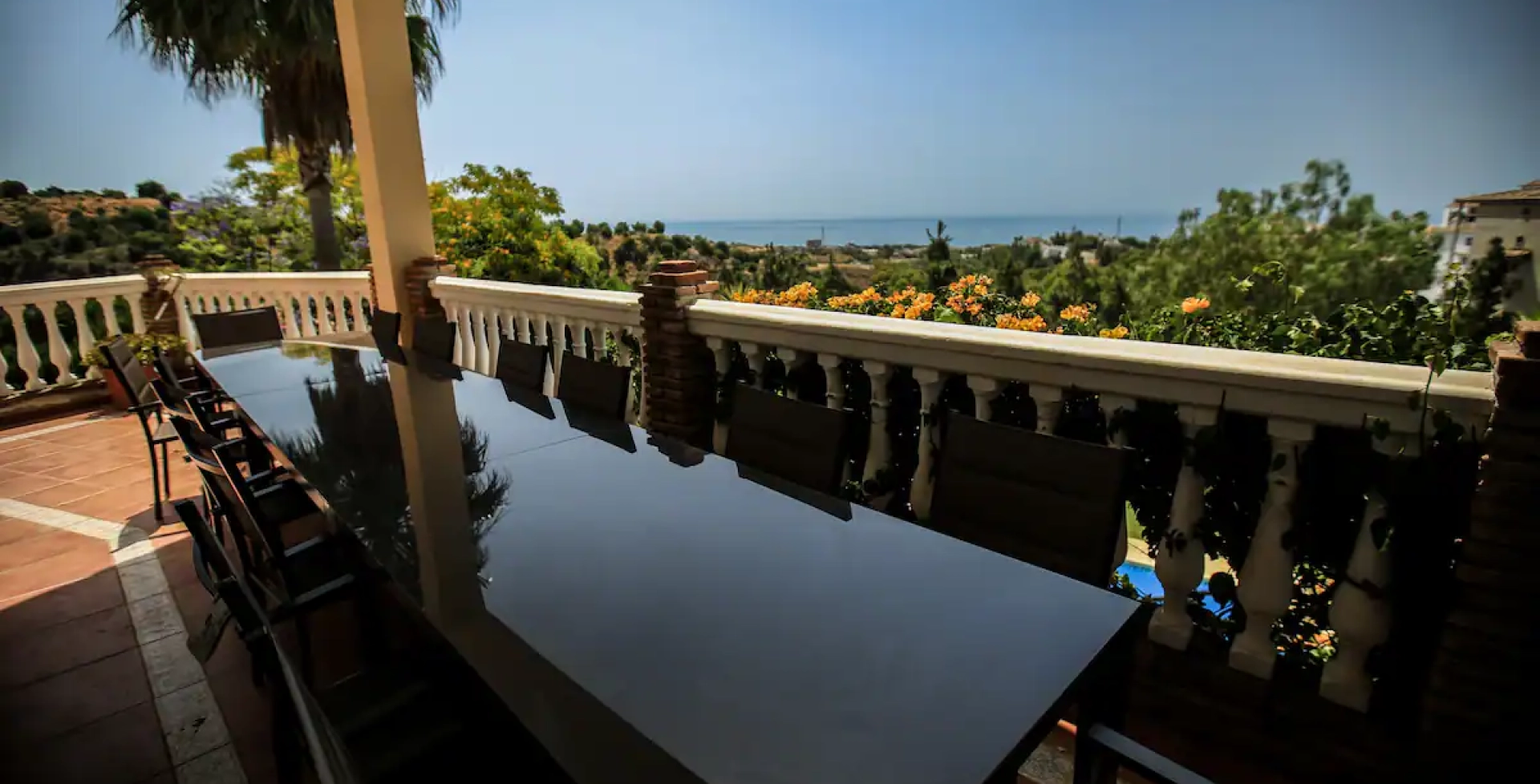Tres Estate Calahonda – upper terrace dining