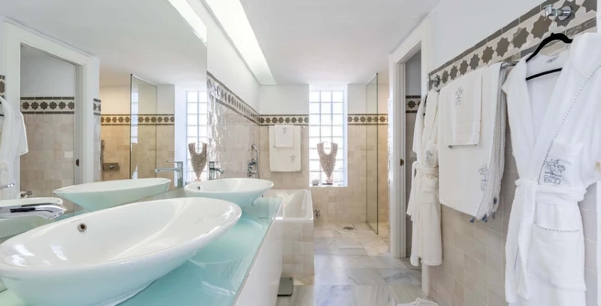Villa Azul 12 bed Mijas – ensuite with bath