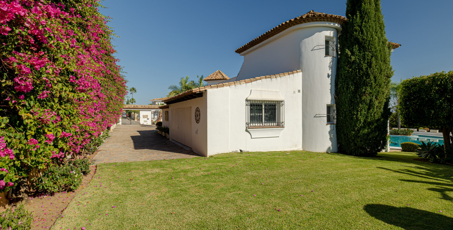 Villa Cary garage