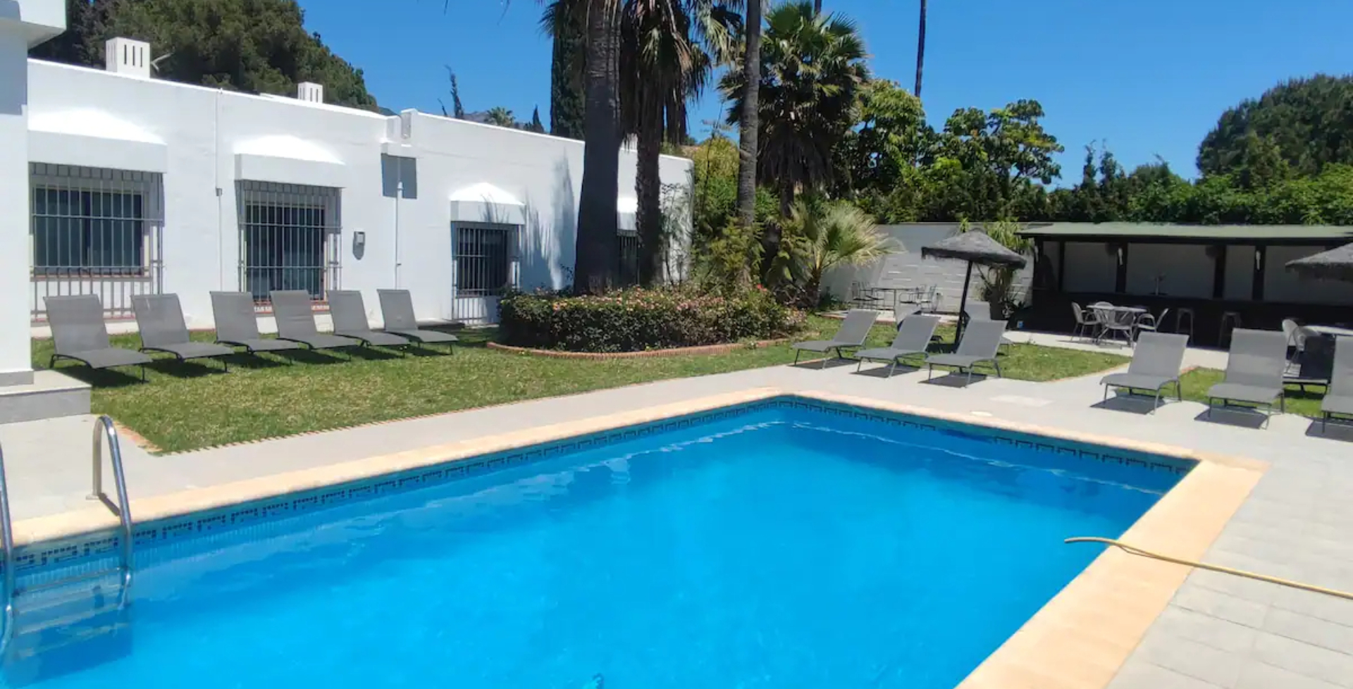 Villa-Vee-Marbella-10-bedrooms-poolside